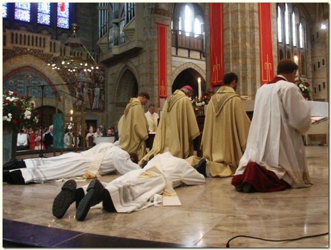 Drie priesterwijdingen