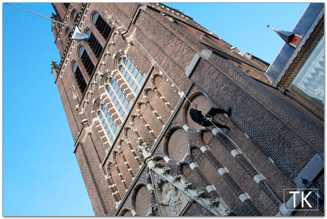 Abseilen van de Jacobuskerk door David Koopman, officier bij de mariniers