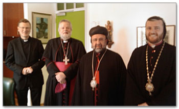 v.l.n.r. rector J. Hendriks, mgr. J. Punt, Mor Polycarpus en Mor Gregorios v.l.n.r. rector J. Hendriks, mgr. J. Punt, Mor Polycarpus en Mor Gregorios