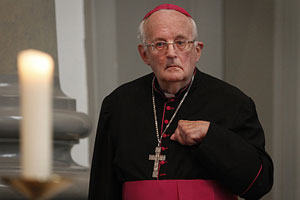 Mgr. Muskens tijdens de viering in de H. Antoniuskathedraal te Breda bij zijn vijftigjarig priesterjubileum. (Foto R. Mangold)