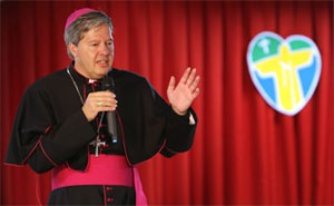 Mgr. Mutsaerts tijdens de catechese in Rio