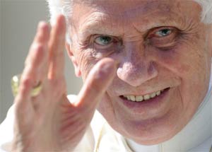 Paus Benedictus XVI kondigt aan af te treden