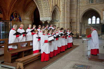 Het kathedrale koor tijdens de priesterwijding op 14 juni 2014 Het kathedrale koor tijdens de priesterwijding op 14 juni 2014