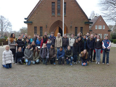 Groepsfoto van de Pelgrimstocht in Spijkerbroek