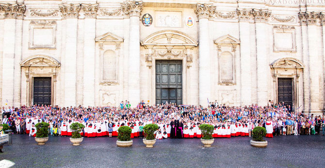 Groepsfoto van (bijna) alle pelgrims in Rome (foto: Christianne Chin A Paw)