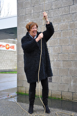 Annemarie Jorritsma luidt de actie Kerkbalans in in Almere