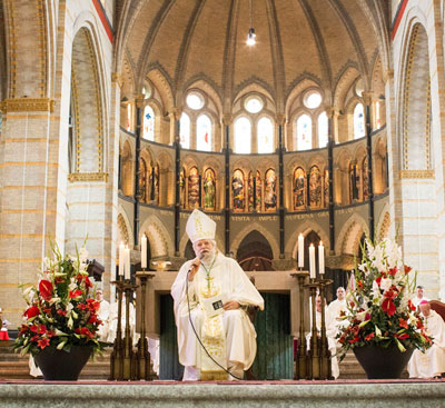 Fotoserie van de priesterwijding