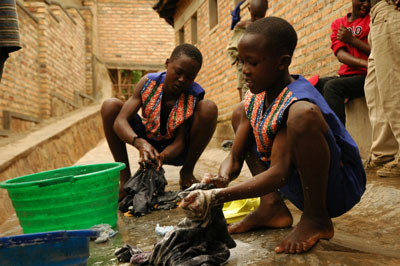 Straatkinderen terug naar huis in Rwanda