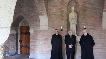 Mgr. Punt viert naamdag in Egmond