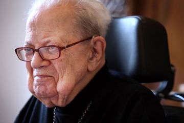 Mgr. Ernst op 100-jarige leeftijd overleden
