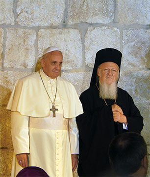 Paus Franciscus en patriarch Bartholomew (archieffoto 2014)