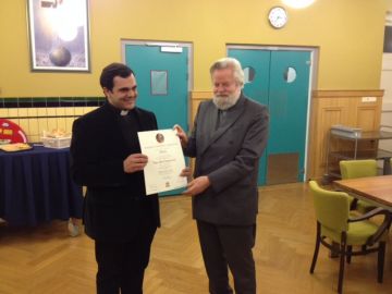 Alvaro ontving 6 november zijn diploma Theologie van de Universiteit van Lateranen uit handen van Mgr. Punt