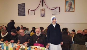 Bisschop viert kerstmaaltijd met dak- en thuislozen