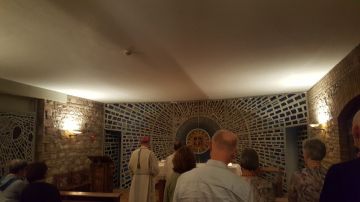 Eucharistieviering in de kapel van het hotel