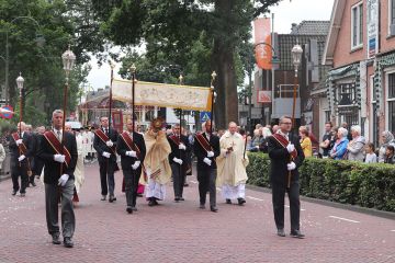 Een droge St. Jansprocessie in Laren