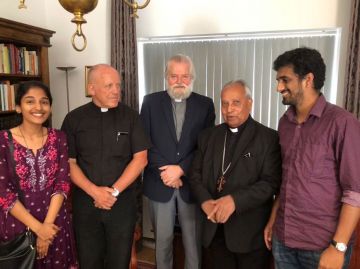 Indiase emeritus Aartsbisschop op bezoek