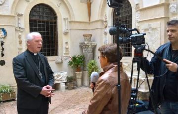 Mgr. De Jong heeft na de persconferentie die hij op vrijdag 26 oktober gaf een interview  met de NOS