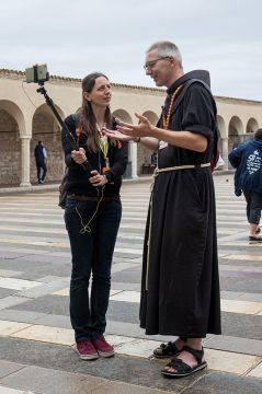 Emy Jansons aan het werk in Assisi