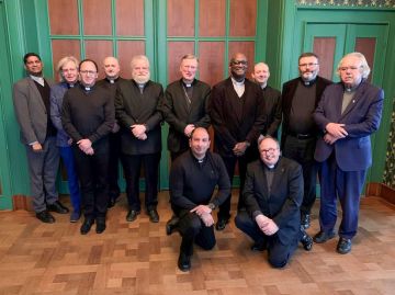 Achter vlnr: deken Paimpillil, deken Dresm, deken Salao Rocha, deken Fabril, Mgr. Punt, Mgr. Hendriks, deken Brigitha, deken Bunschoten, deken Marcantognini, deken Bakker. Voor vlnr: deken Garcia Ferman en deken Jongerden