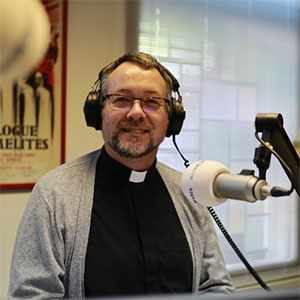 Pastoor Van Teijlingen is ook een bekende stem op Radio Maria Nederland Pastoor Van Teijlingen is ook een bekende stem op Radio Maria Nederland