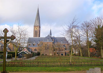 Voetbalveld werd uitbreiding van het kerkhof