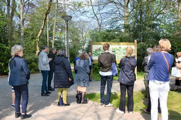 Informatiebord onthuld en gezegend