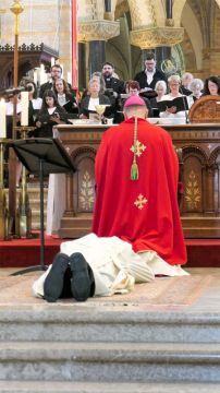 Priesterwijding van Jaider in de kathedraal