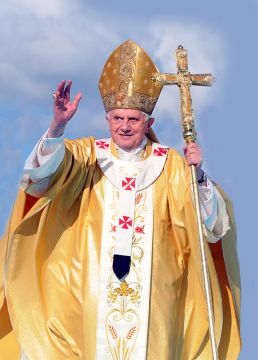 Paus Benedictus XVI tijdens zijn bezoek aan het Verenigd Koninkrijk in 2010