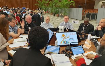 Mgr. Hoogenboom nam namens de Nederlandse Bisschoppenconferentie deel aan de synode