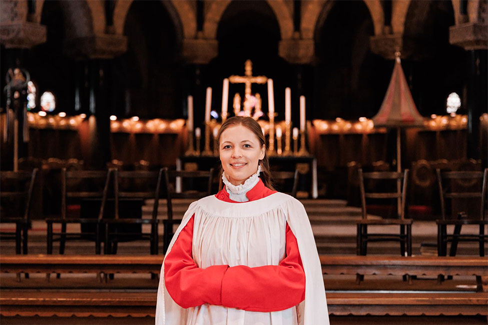 Laine Tabora, dirigente van het kathedrale koor Laine Tabora, dirigente van het kathedrale koor
