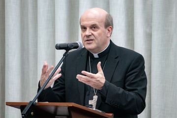 Mgr. Hans van den Hende Mgr. Hans van den Hende
