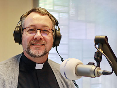 Pastoor Van Teijlingen bij Radio Maria Pastoor Van Teijlingen bij Radio Maria