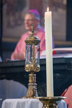 Doorn uit kroon Christus besluit 750 jaar Amsterdam