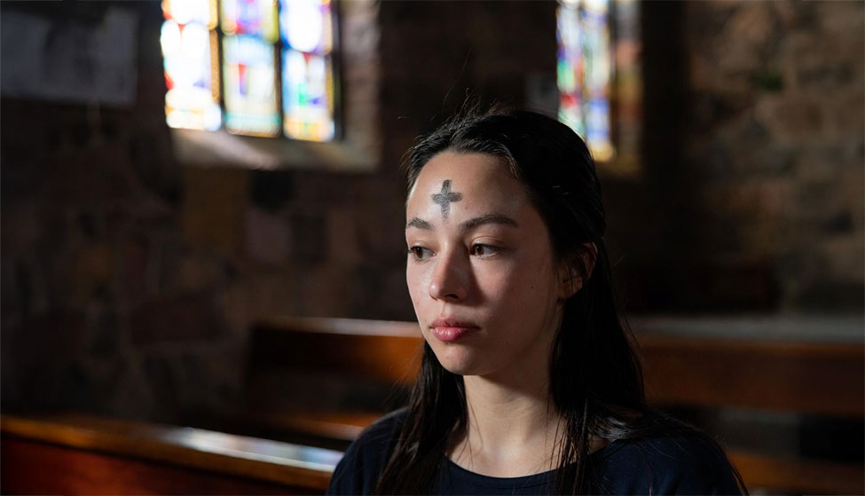 Op Aswoensdag ontvangen we het Askruisje als herinnering dat wij stof zijn en tot stof zullen wederkeren.
