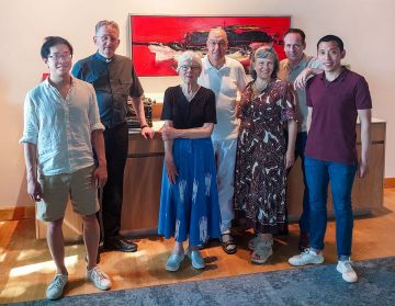 vlnr: Dhr. Lai, pater Lindeijer S.J., mw. Crijns, dhr. Dekker, mw. Bianchessi-Oor, dhr. Oor en dhr. Subrata