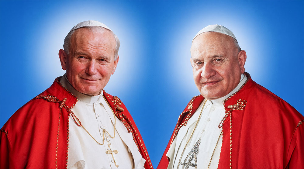 De twee portretten die op het Sint-Pietersplein waren opgehangen